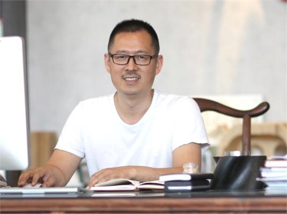 U乐国际机器总经理.jpg