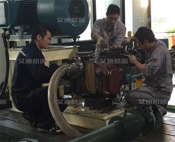 国家消防局工作人员来U乐国际机器进行消防泡沫试验.jpg