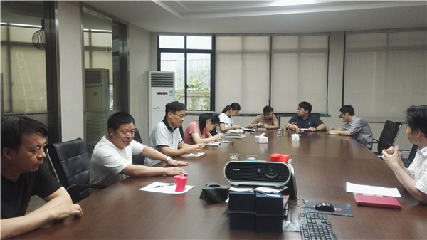 生产经营分析会在U乐国际机器大会议室举行.jpg