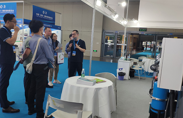 南京展会U乐国际展会徐工团队参观考察.jpg