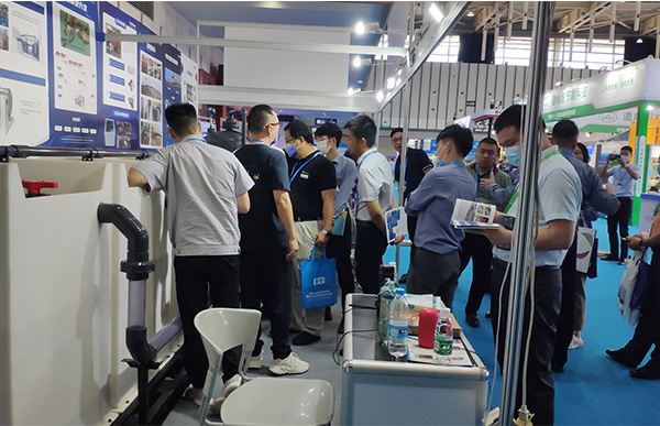 徐工团队洽谈U乐国际真空排水方案.jpg