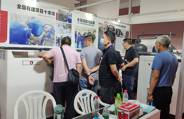 履带式移动抢险电源泵车-U乐国际机器.jpg